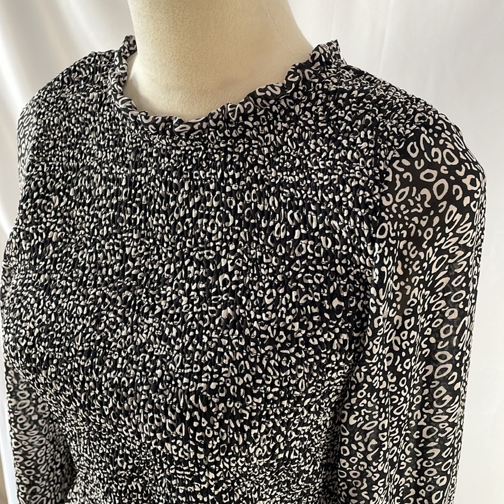 Entro Smocked Black & White Blouse Sheer Sleeves Ruffle Bottom - Picture 3 of 9